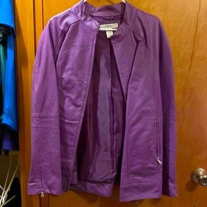 Purple lightweight leather jacket with mandarin collar and zipper on cuffs